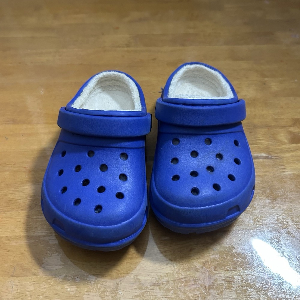 Jibbitz by Crocs Fleece-Lined Clogs - Royal Blue (Kids Size C11)
